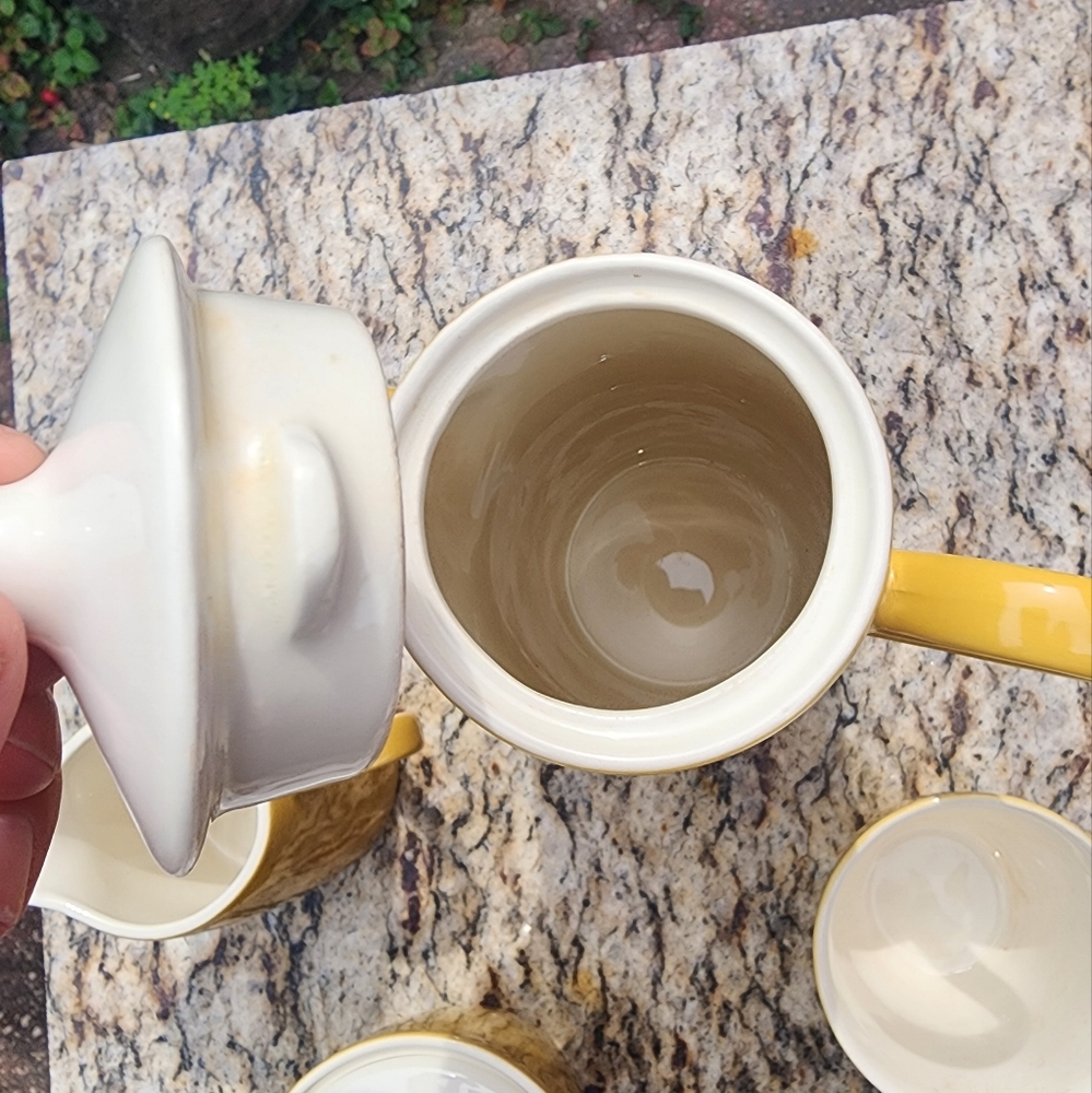 Sheffield Ironstone 70s Yellow Coffee Tea Pot W/ Creamer Cup, Sugar Bowl, & Cups - Picture 8 of 13